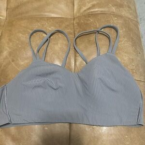 Lululemon like a cloud bra B/C
Size 10 ribbed